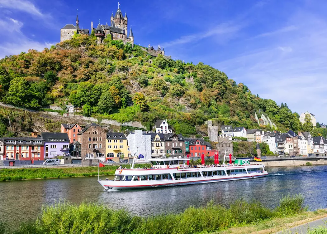 http://www.dannysluxurycruisevacations.com/wp-content/uploads/2026/03/15988713-medieval-castle-and-town-on-the-rhine.webp